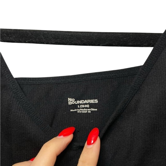 No Boundaries Black V-Neck Top - Picture 2 of 3